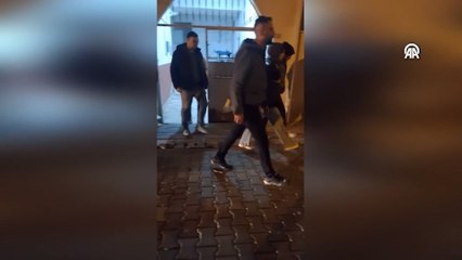 Evine girdikleri yaşlı kadını gasbeden 2 zanlı yakalandı