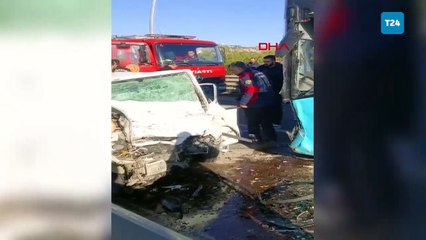 Otomobil ile belediye otobüsü kafa kafaya çarpıştı: 1 ölü, 4 yaralı!