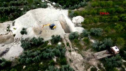 İş makinesiyle define arayan 2 şüpheli suçüstü yakalandı