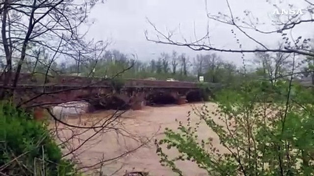 Maltempo in Piemonte, il torrente Orco in piena a Chivasso