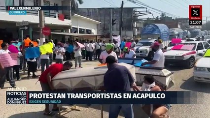 Transportistas bloquean accesos al puerto de Acapulco con ataúdes vacíos por inseguridad