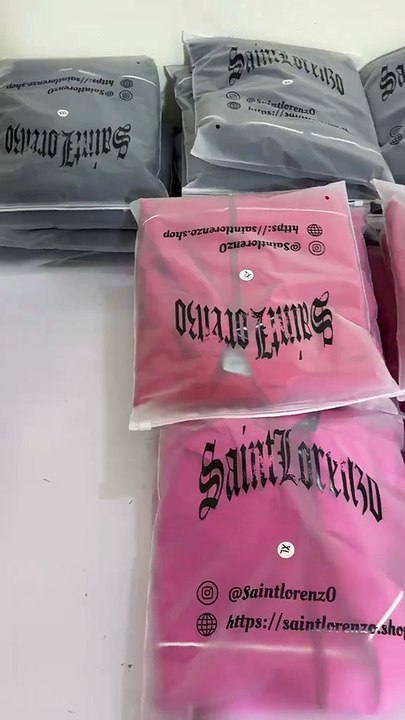 Customised Sports Jerseys, Uniforms, Tracksuits,polo Shirts, Tee Shirts, Bags, Jackets, Flags, Leggings for teams and Clubs. Choose from free design asset & Get Mock ups! No Minimum Requirements Sample time 3-4 Days Production time 7 Days after design app