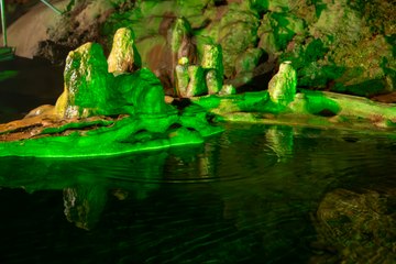 On binler buraya akın ediyor: Yerin altında şifa arıyorlar