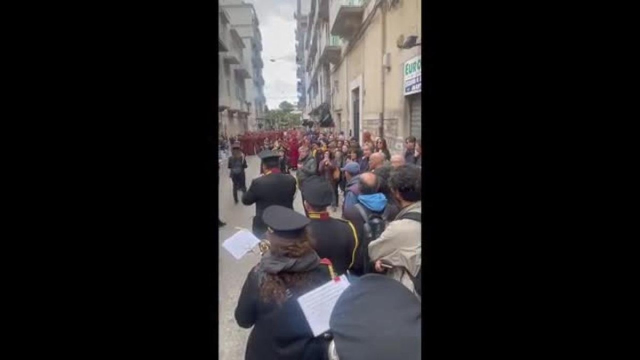 Riccardo Muti a Molfetta: il maestro prende parte ai riti del venerdì santo e si gode le marce funebri