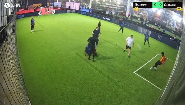 équipe ROUGE - équipe BLANCHE 17/04 à 10:43 - Football Terrain 2 (LeFive Créteil)