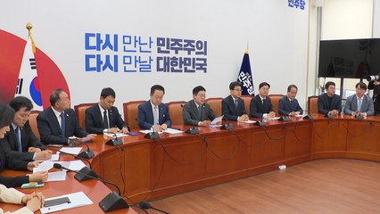 민주 "기자 손목 끌고 간 권성동 사퇴해야" / YTN