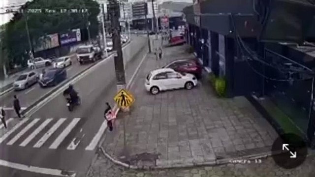 Vídeo com imagens fortes mostra haitiana e duas filhas atropeladas na faixa em Florianópolis
