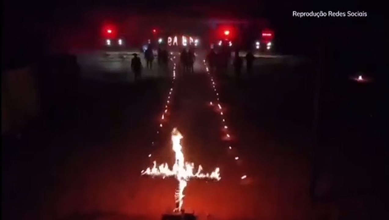 Ministério Público investiga policiais que queimaram cruz em SP