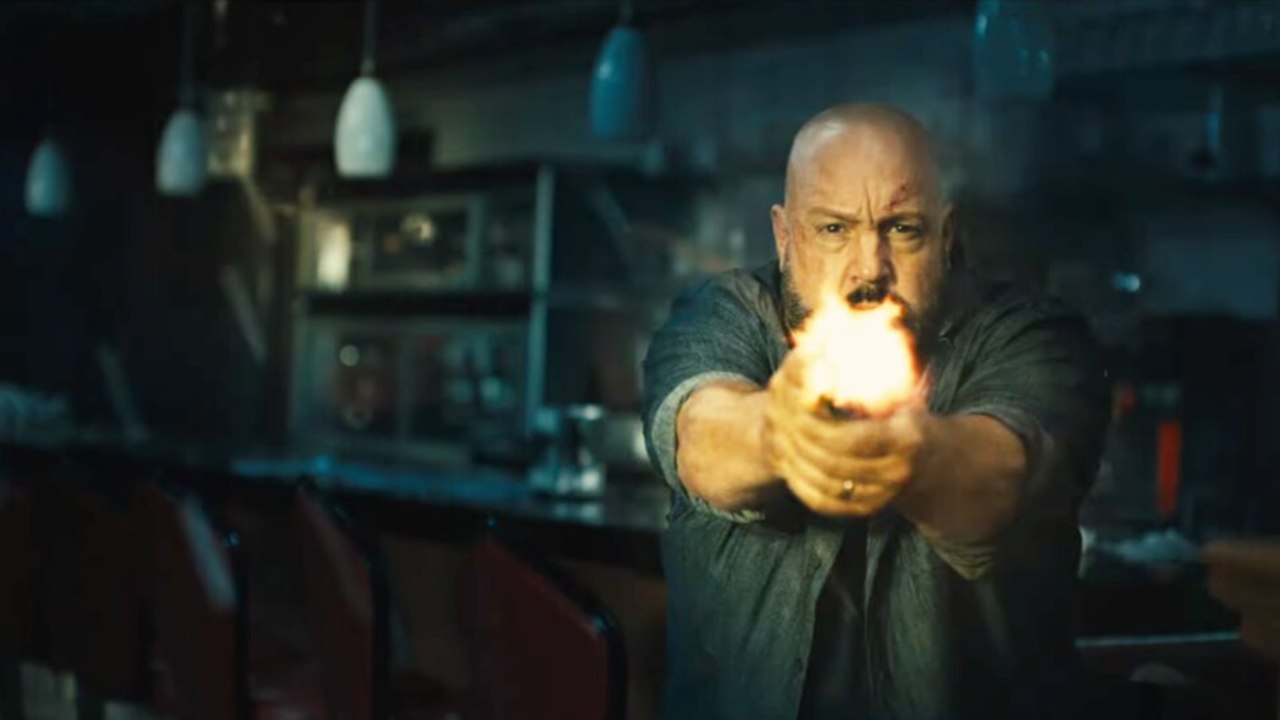Im Action-Thriller Guns Up wandelt Comedy-Star Kevin James auf den Spuren von John Wick und Nobody