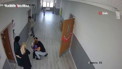 Okul müdürünün nefessiz kalan öğrencisini kurtardığı anlar kamerada