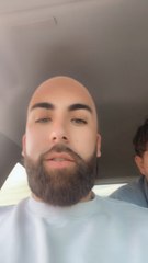 Il a pas le concept d’être chauve