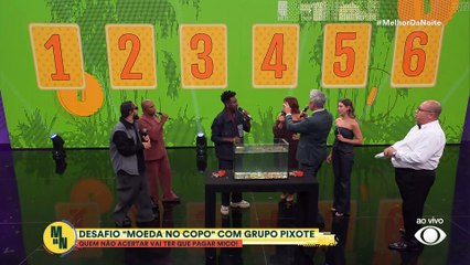 Otaviano Costa se veste de borboleta e rouba a cena ao “voar” pelo estúdio