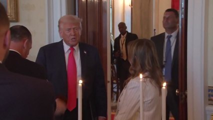 트럼프 지지율 42％...1기 때보다 가파른 하락 / YTN