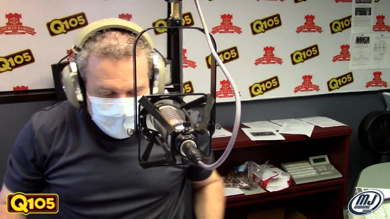 MJTV: Kid Gets Stuck in Wade Boggs Statue