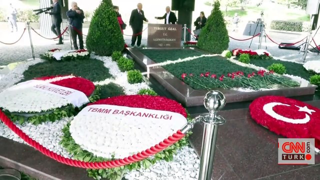 8. Cumhurbaşkanı Turgut Özal 32. ölüm yıl dönümünde mezarı başında anıldı