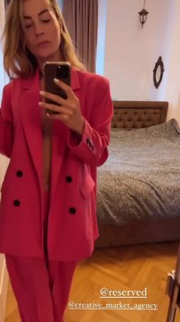 Flavia Mihasan - 04-06.04.2023 \Reels vechi (16.03 şi 23.03.2023),Flabia şi Alina Tănasă, pizde toante şi frivole.\În dormitor,la oglindă,cu ţâţele goale.\Dimineaţa,acasă,pe pasarelă.Cafea.Podcast Otravă, ZUnivers.În parc,cu plozii.