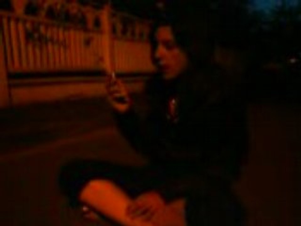 En chantaaant