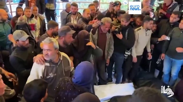 شاهد لحظة احتراق خيم النازحين في خان يونس بسبب غارة إسرائيلية قتلت العشرات