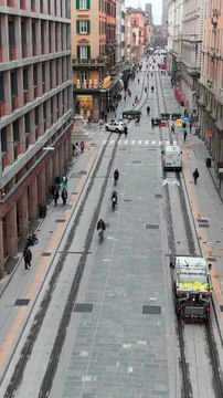 Bologna - Via Ugo Bassi aperta alle persone a pedoni e bici. (17.04.25)