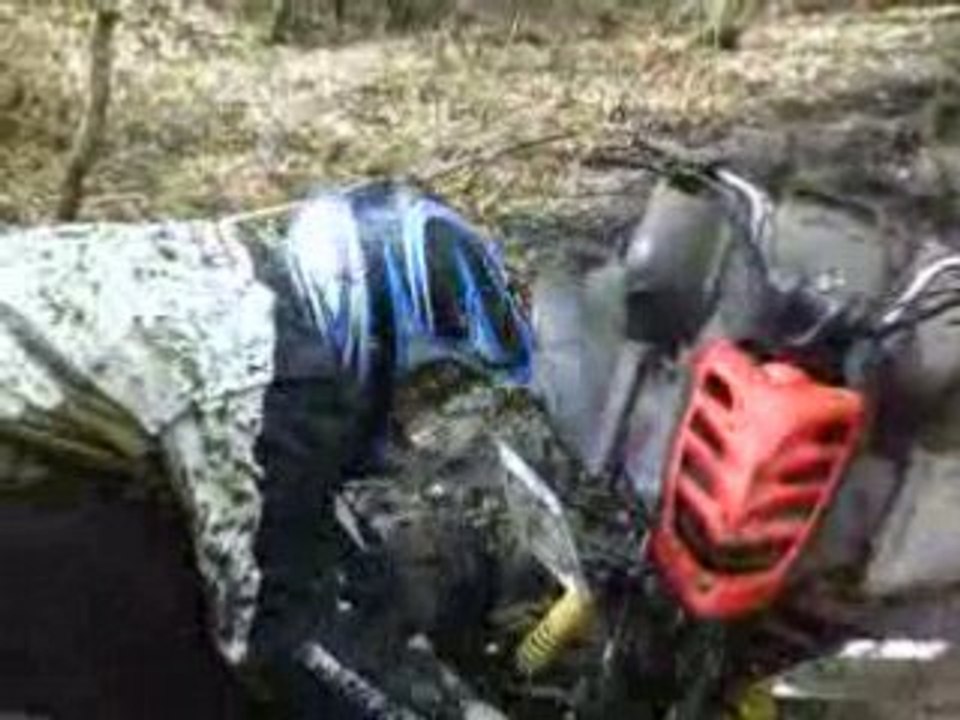 titi avec mon quad au bourbier!!