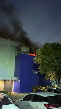 Incêndio de grandes proporções atingiu instalações da PUC em Curitiba. Segundo o Corpo de Bombeiros, universidade foi evacuada e ninguém se feriu. O fogo já foi controlado.