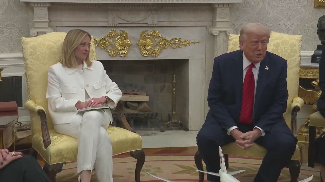 Meloni’s PRICELESS EXPRESSION as Trump PRAISES HER goes viral