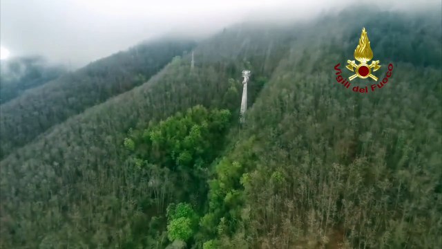 Tragedia sul Monte Faito a Castellammare di Stabia, cabina della funivia precipita nel vuoto 4 morti e un ferito grave