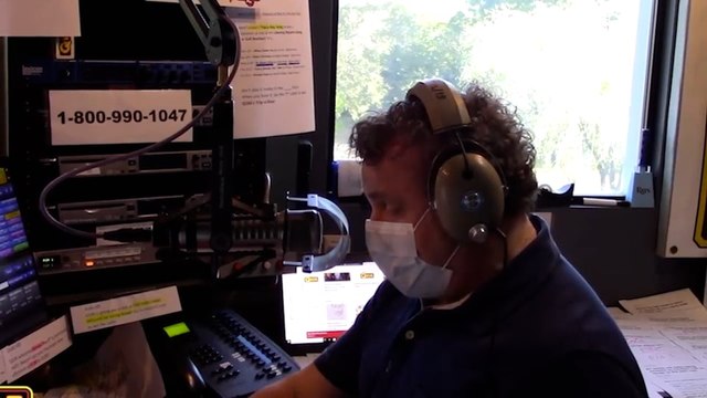 What does Roxanne's future husband look like according to a psychic?