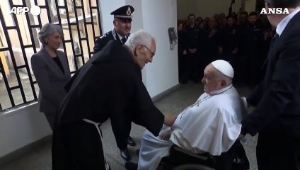 Francesco in visita a Regina Coeli, l'entusiasmo dei detenuti