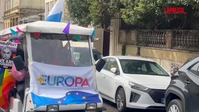 Stretta anti-Lgbt in Ungheria, +Europa lancia il «mini Pride» davanti all’ambasciata a Roma