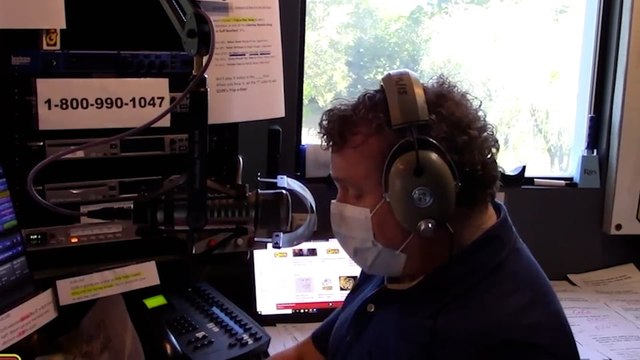 What does Roxanne's future husband look like according to a psychic?