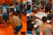 La locura del Betis celebrando en el vestuario su clasificación en la Conference