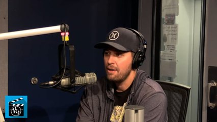 Roxanne asks Buck about missing his son while on vacation in Italy