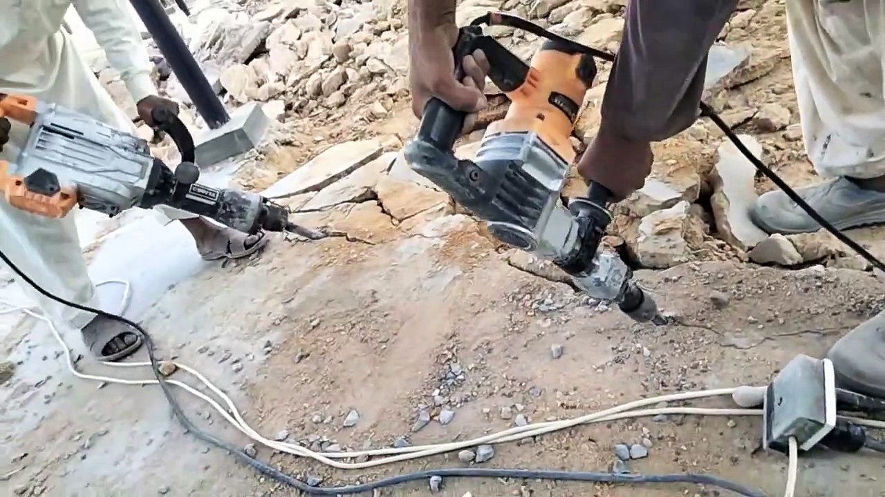 Sabotaging Dismantling Machine: How to dismantle the floor with the mighty Jack Hammer