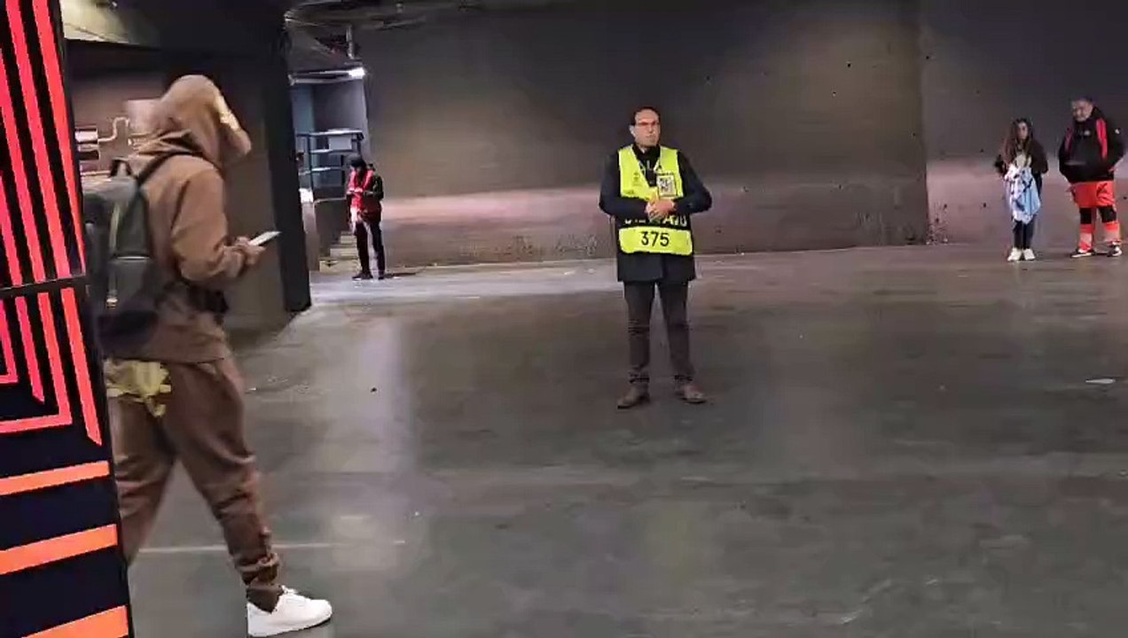 Nuno Tavares esce zoppicando dall'Olimpico