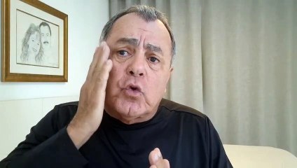 Pênalti claro não marcado para o Internacional contra o Palmeiras.