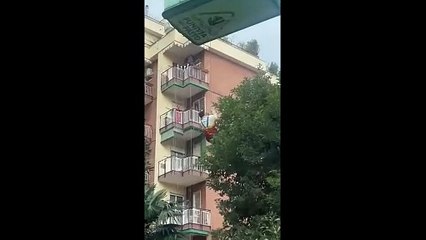 Castellammare di Stabia (NA) - GUASTO FUNIVIA FAITO, IN CORSO DISCESA PASSEGGERI (17.04.25)