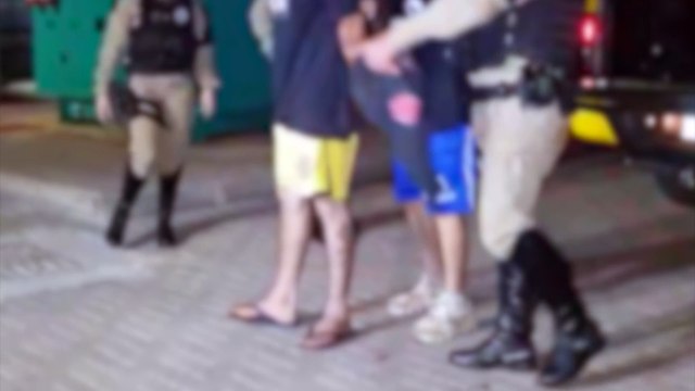 Detidos após assalto na Região Norte são levados à delegacia
