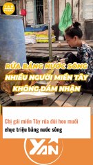 Chị gái miền tây rửa đùi heo muối bằng nước sông