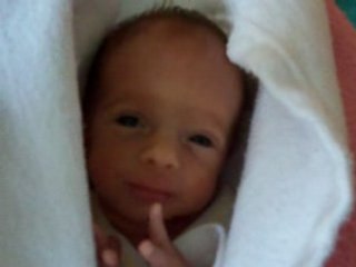 Petit ange a le hocquet   -    7 mai 2008