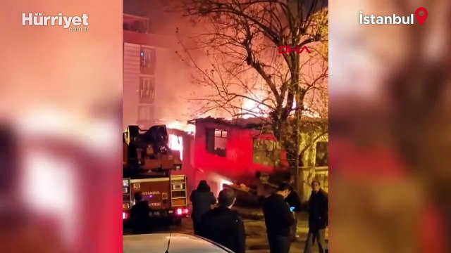 Gaziosmanpaşa'da, metruk evde çıkan yangın yandaki binaya sıçradı: 'Bu beşinci yanışı'