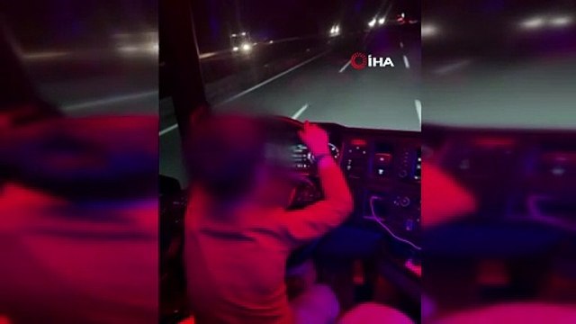 Yürekleri ağza getiren görüntüler: Küçücük çocuğa tır kullandırdı!