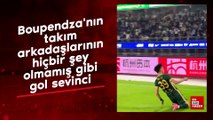 Boupendza'nın takım arkadaşlarının hiçbir şey olmamış gibi gol sevinci