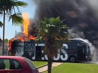 Bus explodiert vor laufender Kamera