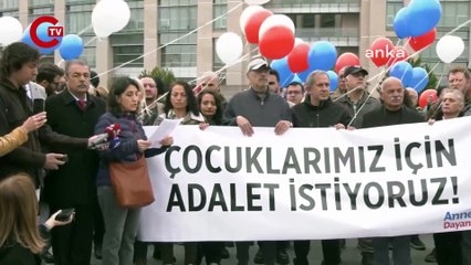 İstanbul Adliyesi önünde Anne-Baba Dayanışma Ağı üyeleri, çocuklarının özgürlükleri için balon uçurdu