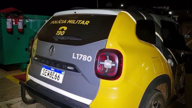 Condutor tenta fuga da PM na contramão, causa acidente e é preso com haxixe