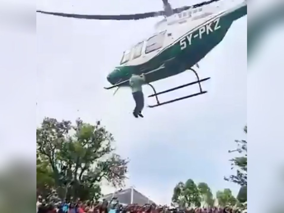 Drama bei Hochzeit: Mann klammert sich an Hubschrauber