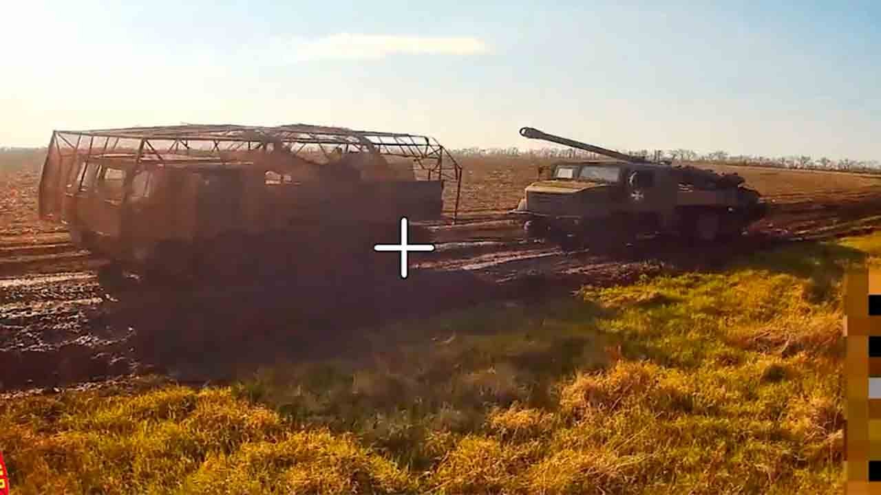 Russische Drohne zerstört französische CAESAR-Haubitze der ukrainischen Streitkräfte in Videoaufnahme.