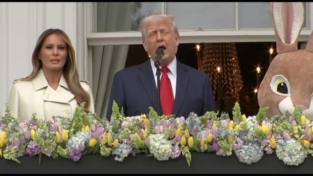 Trump ordina le bandiere a mezz'asta negli USA per Papa Francesco