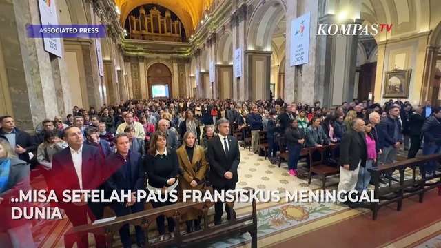 Potret Paus Fransiskus di Altar Gereja Katedral Argentina, Warga Gelar Misa